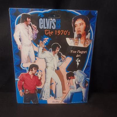 ELVIS COLLECTIBLE MAGNET SET AND AN 8X10 PHOTO
