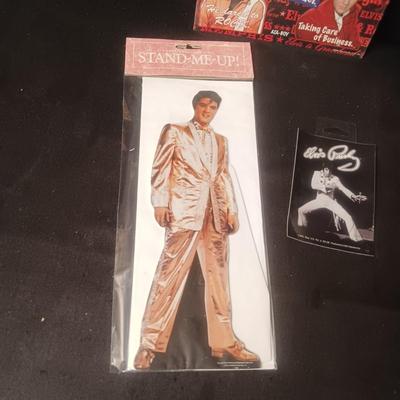 ELVIS COLLECTIBLE MAGNET SET, STAND ALONE CARD AND STICCKER