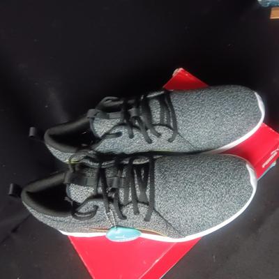 MEN'S NEW PUMA TENNIS SHOES SIZE 13