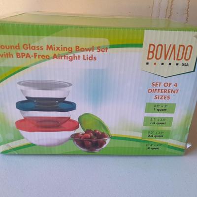 New boxed Bovado Round glass mixing bowl set with Airtight lids - BPA FREE!