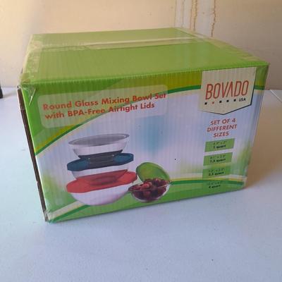 New boxed Bovado Round glass mixing bowl set with Airtight lids - BPA FREE!
