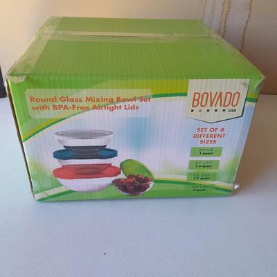 New boxed Bovado Round glass mixing bowl set with Airtight lids - BPA FREE!