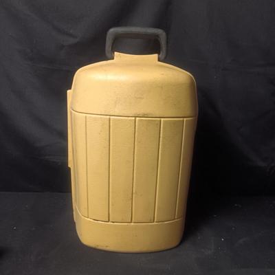 COLEMAN LANTERN WITH HARD SIDED CASE