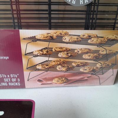 Brand new! Chicago Metallic 4-piece toaster oven bakeware set with 3-piece Wilton stacking cooling rack