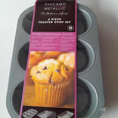 Brand new! Chicago Metallic 4-piece toaster oven bakeware set with 3-piece Wilton stacking cooling rack