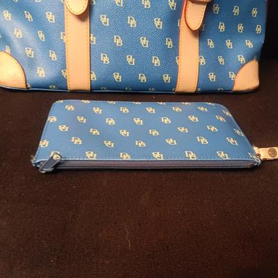 DOONEY BOURKE? PURSE WITH 2 ACCESSORIES