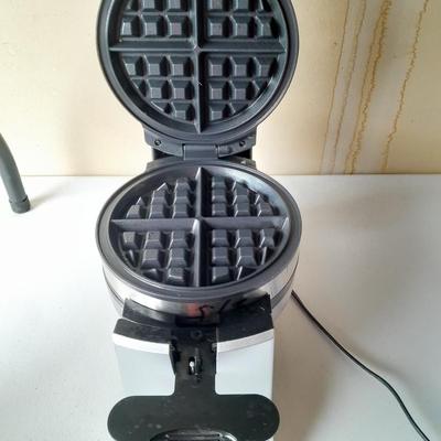 Kitidea Flip Waffle maker - appears lightly used