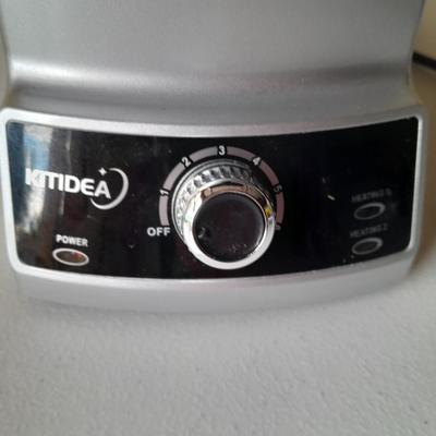 Kitidea Flip Waffle maker - appears lightly used