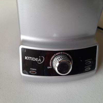 Kitidea Flip Waffle maker - appears lightly used