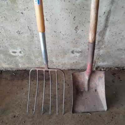 Nice Ames hay fork / pitchfork and a short handled flat edge shovel