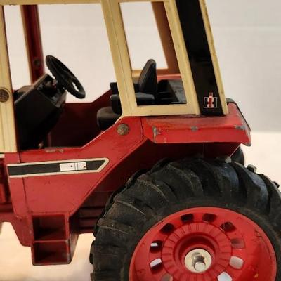 International 1086 Tractor, 1/16 Scale,