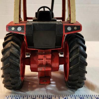 International 1086 Tractor, 1/16 Scale,