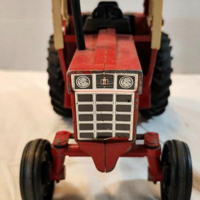 International 1086 Tractor, 1/16 Scale,