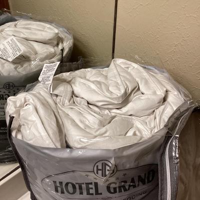 Hotel Grand comforter