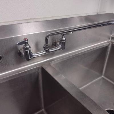Commercial NSF Two Compartment Sink with Faucet Set