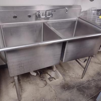 Commercial NSF Two Compartment Sink with Faucet Set