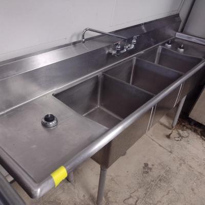 Commercial NSF Three Compartment Sink with Faucet Set and Drain Board Design