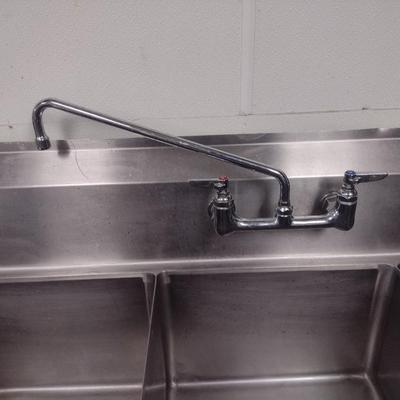 Commercial NSF Three Compartment Sink with Faucet Set and Drain Board Design