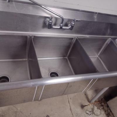 Commercial NSF Three Compartment Sink with Faucet Set and Drain Board Design