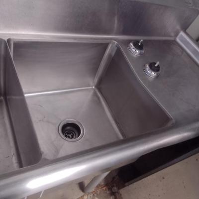 Commercial NSF Three Compartment Sink with Faucet Set and Drain Board Design
