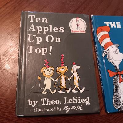 4 DR SEUSS BOOKS (2)