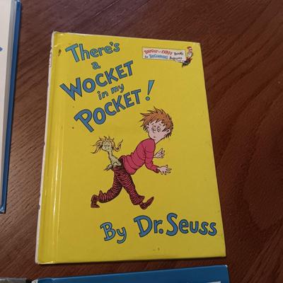 4 DR SEUSS BOOKS (2)