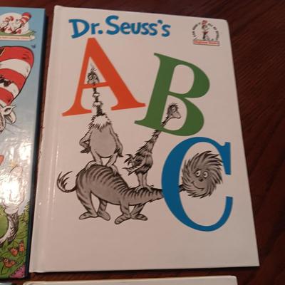 4 DR SEUSS BOOKS (4)