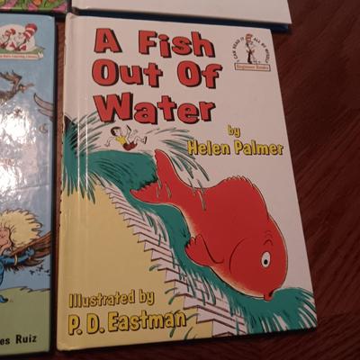 4 DR SEUSS BOOKS (4)