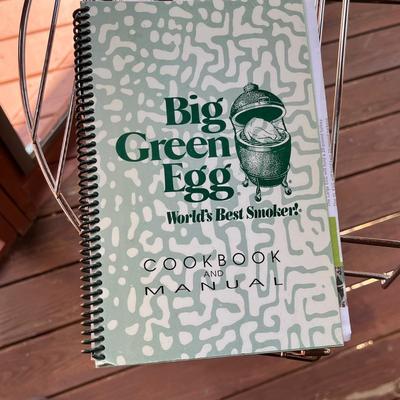 Big Green Egg With Stand (UP-MG)