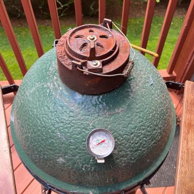 Big Green Egg With Stand (UP-MG)