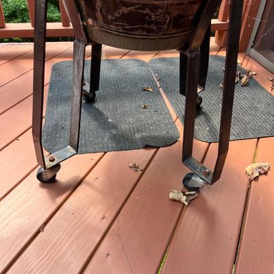 Big Green Egg With Stand (UP-MG)