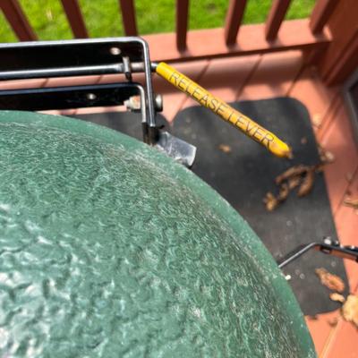 Big Green Egg With Stand (UP-MG)