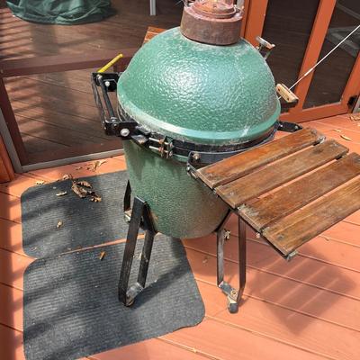 Big Green Egg With Stand (UP-MG)