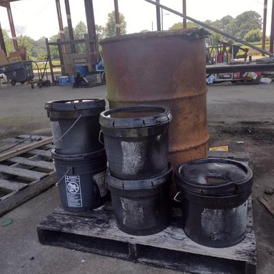 Pipe Fitting Lubricant in Buckets and Drum