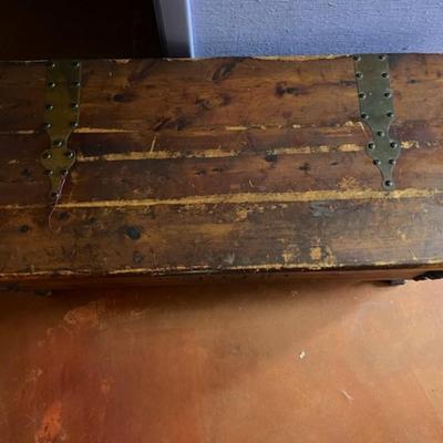 Vintage Lane Cedar Blanket Chest