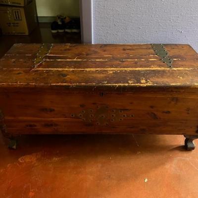 Vintage Lane Cedar Blanket Chest