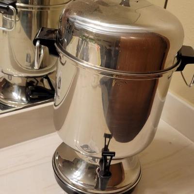 Coffee urn