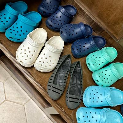 Lot of Kids Crocs Size 1 & 2 (all shown in photo)