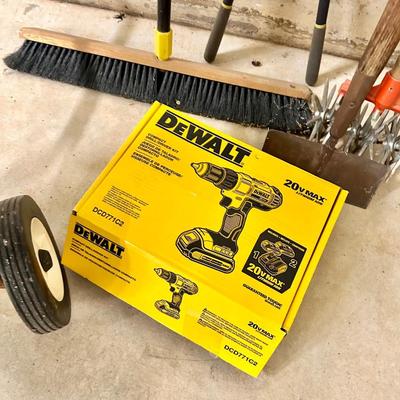Lot of Garage Tools! Spreader, DeWalt drill NEW!!!!!.All tools in photos!!!