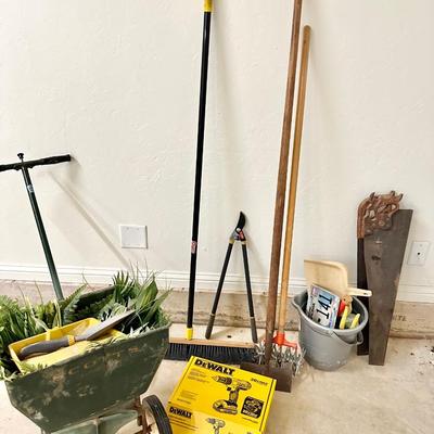 Lot of Garage Tools! Spreader, DeWalt drill NEW!!!!!.All tools in photos!!!