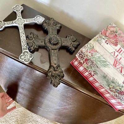 Darling Antique drop leaf table With decor included
