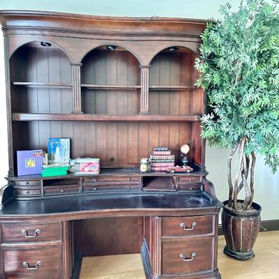 Office Credenza and all decor on shelves Measurements in Description