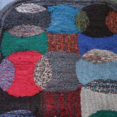 SUPER COOL GEOMETRIC HOOKED AREA RUG OF CIRCLE OF COLORS HAND HOOKED RUG
