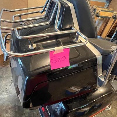 S80 1993 Honda Goldwing 1500 has a bad battery and some damage