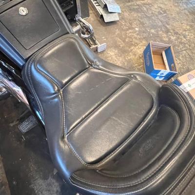 S80 1993 Honda Goldwing 1500 has a bad battery and some damage
