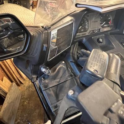 S80 1993 Honda Goldwing 1500 has a bad battery and some damage