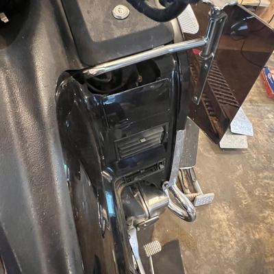 S80 1993 Honda Goldwing 1500 has a bad battery and some damage