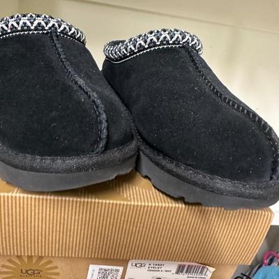 Girls UGG Bootie Shoes Size 2 Like New!!!!