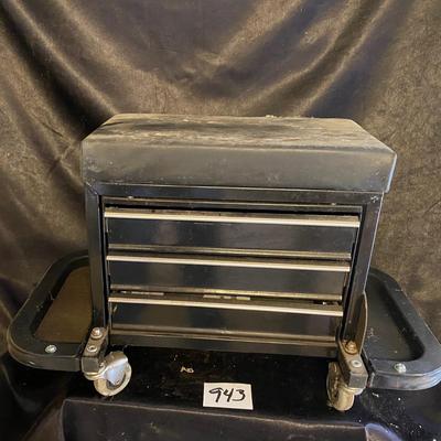 Traveler Roller Cabinet with Seat