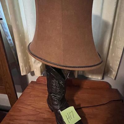 H17 Cowboy boot lamp